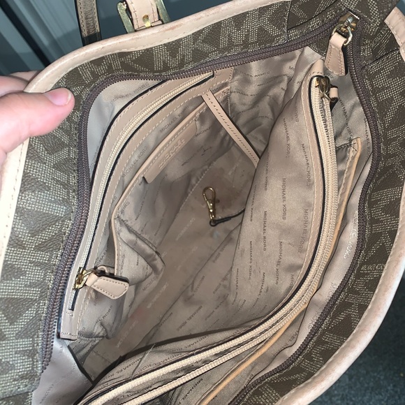 Michael Kors Small Logo Travel Tote - Picture 3 of 6